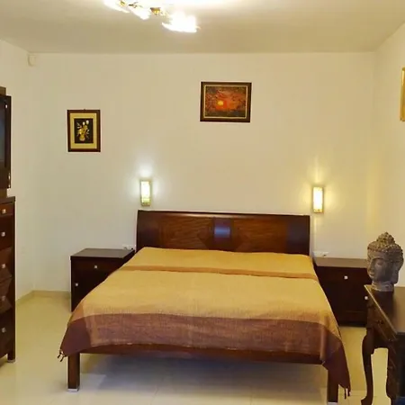 Kafedral Apartment *